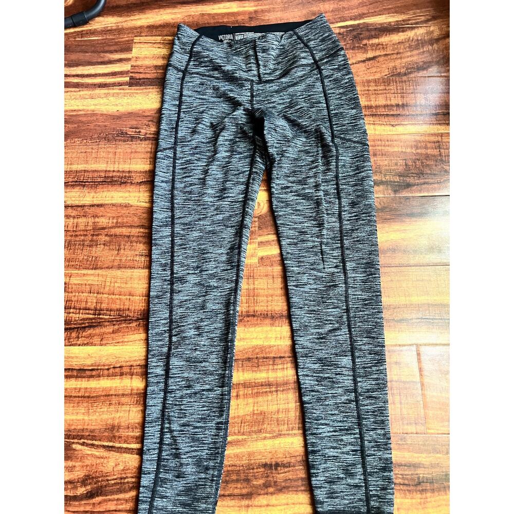 2 pairs Victoria Secret Leggings- one are Capri